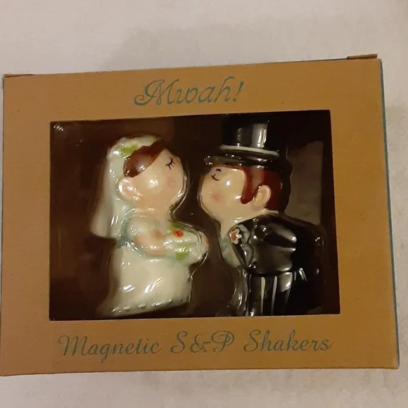 Westland Giftware Kissing Bride/Groom salt/pepper shakers white/black New in Box - Picture 2 of 14